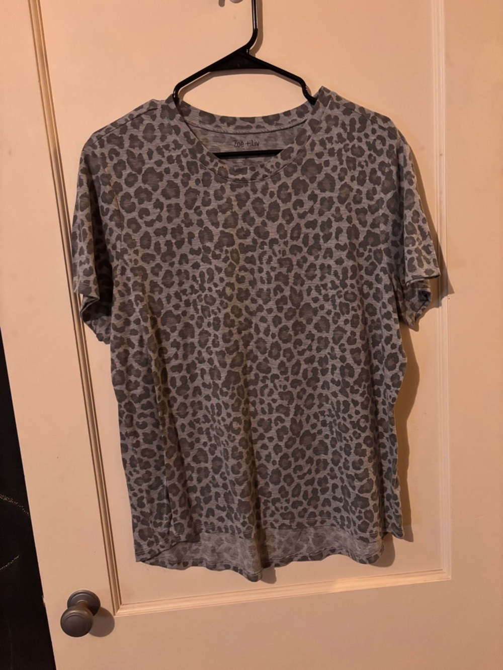 Zoe + Liv Gray Leopard-Print Short Sleeve Tee
